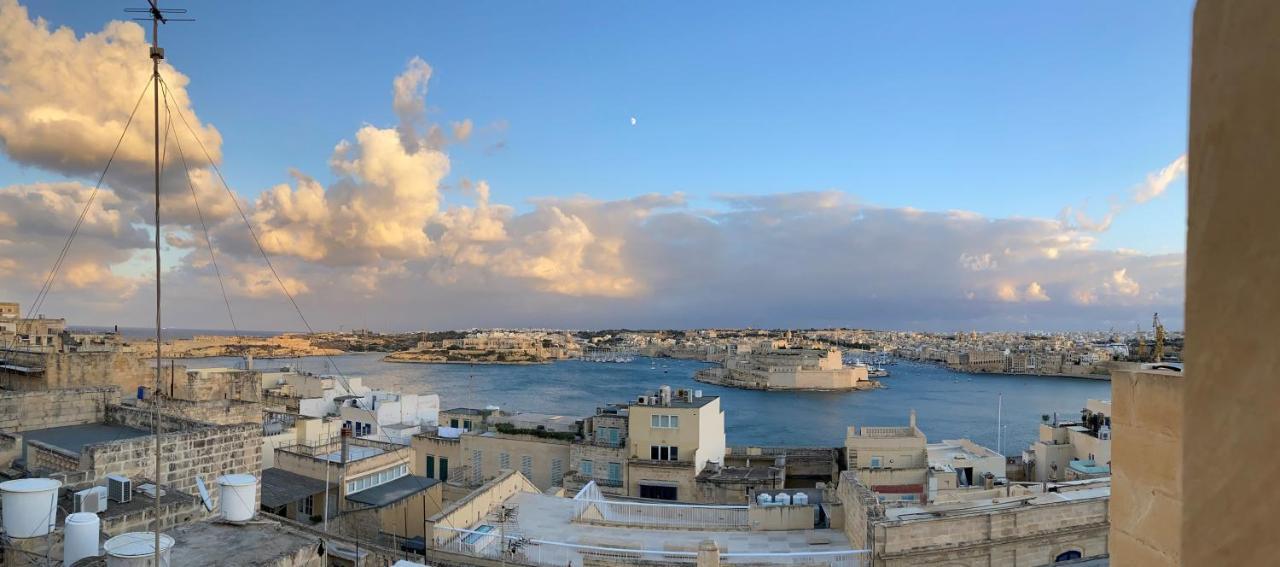 Valletta Luxe 3-Bedroom Duplex Penthouse With Sea View Terrace And Jacuzzi Phòng bức ảnh